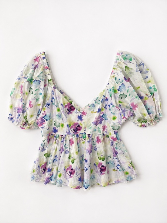 Urban Outfitters Tops - Urban Outfitters Floral Puff-Sleeve V-Neck Peplum Top